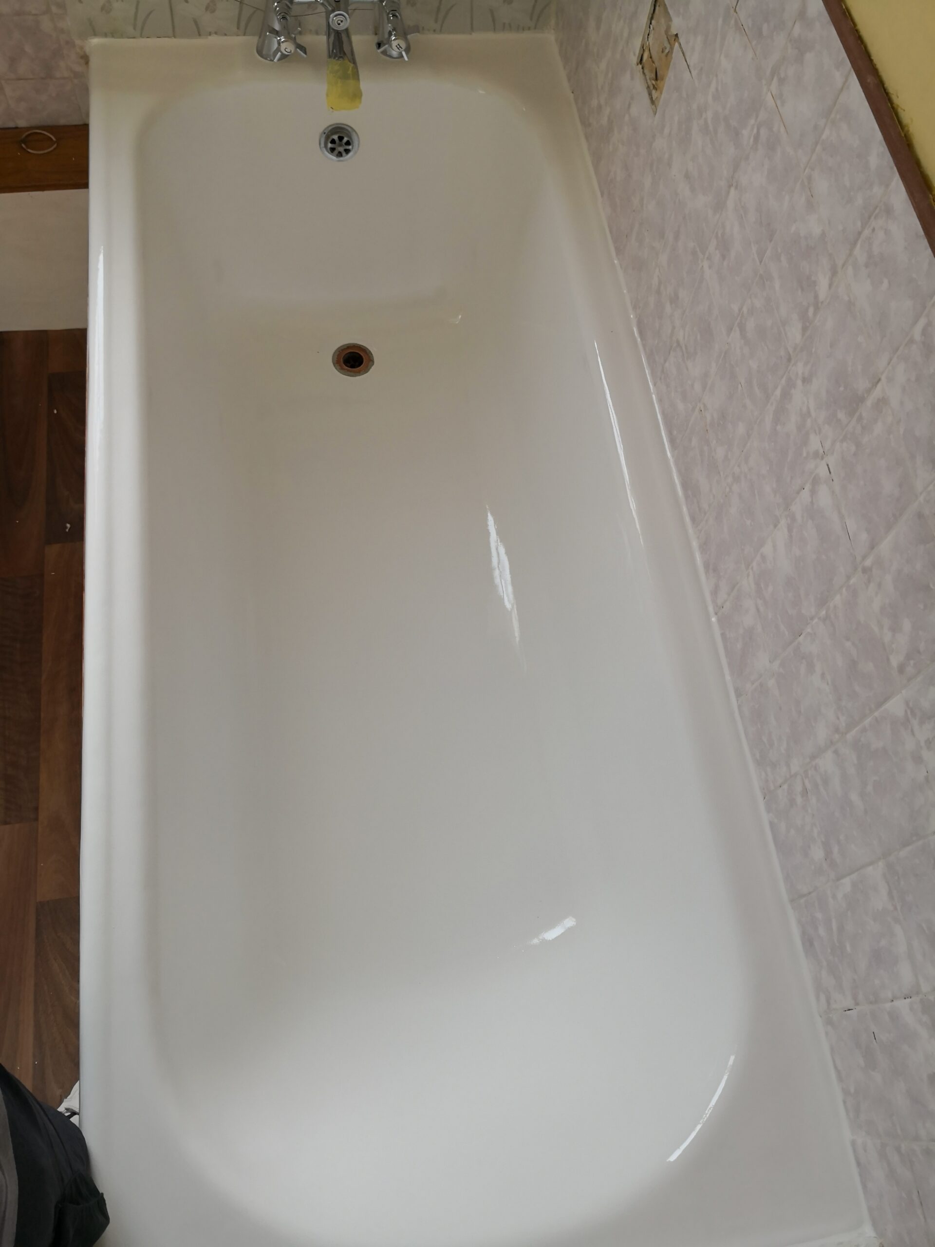 Bath re enamelling 28. PIC 2 BATH RE ENAMELLED 1 scaled
