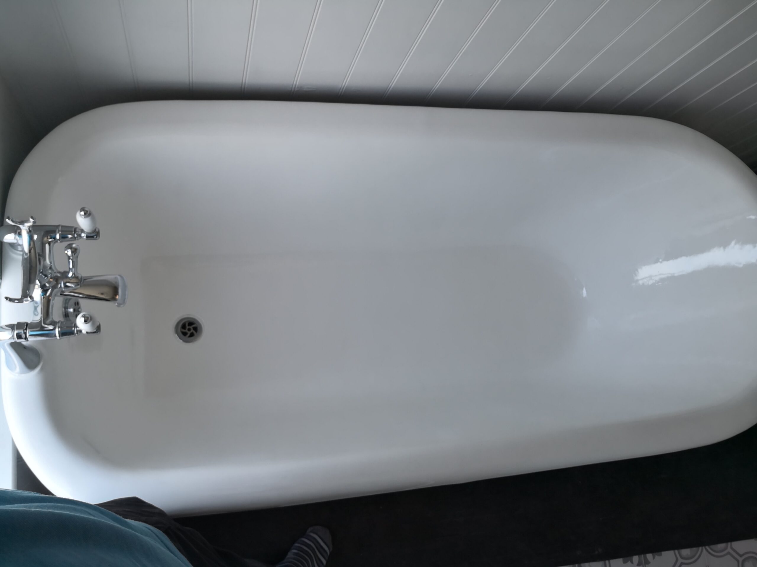 Beautiful roll top bath requires re enamelling 30. BATH RE ENAMELLED scaled